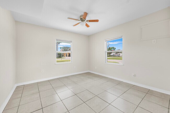 Building Photo - 1400 Binney Dr