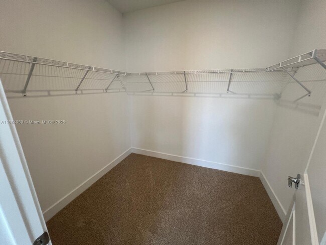Building Photo - 109 SW 170th Ave