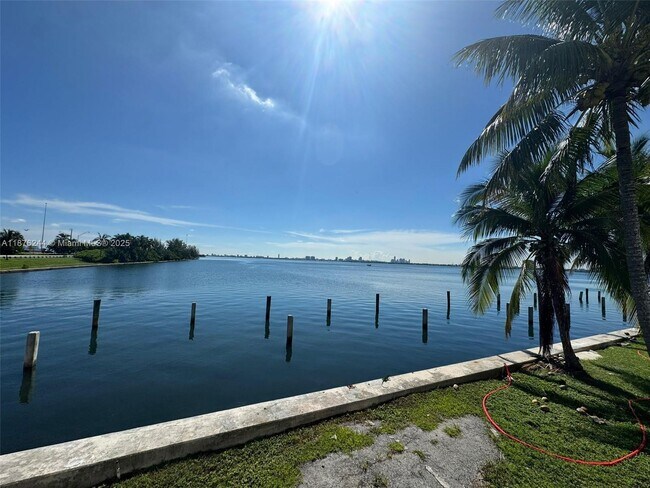 Building Photo - 600 NE 36th St