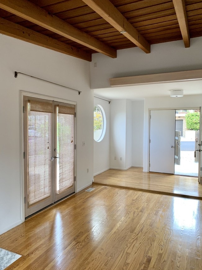 Front Entry - 2616 Walnut Ave