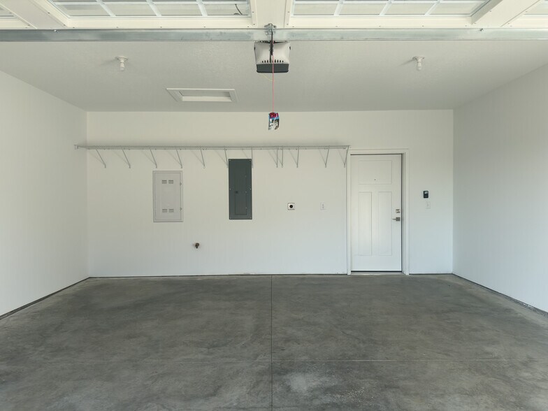 Building Photo - 4534 Hogan Dr