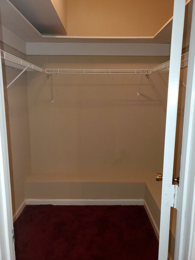 Building Photo - Beautiful 2 Bedroom 2 Bath Available 10/10...