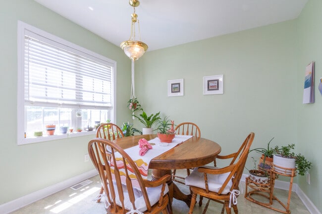 Building Photo - 101 Brookview Cir