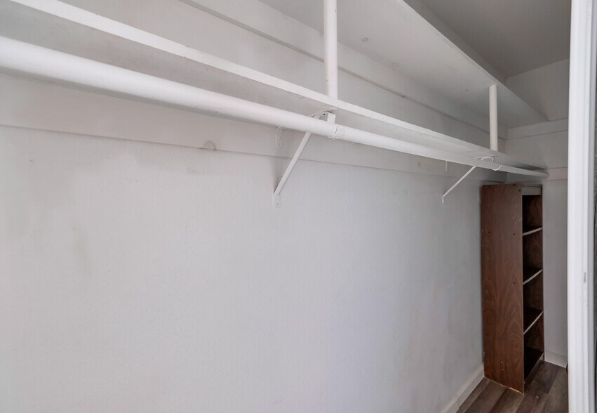 Building Photo - 2308 Schader Dr