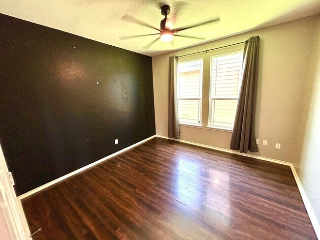 Building Photo - *COMING SOON* 3 Bedroom / 2.5 Bath Home W/ Office Room Near Brooks City Base!