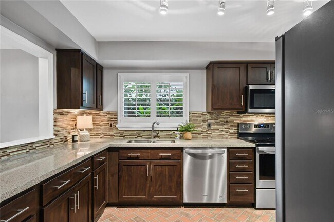 Building Photo - 1094 Azalea Ln