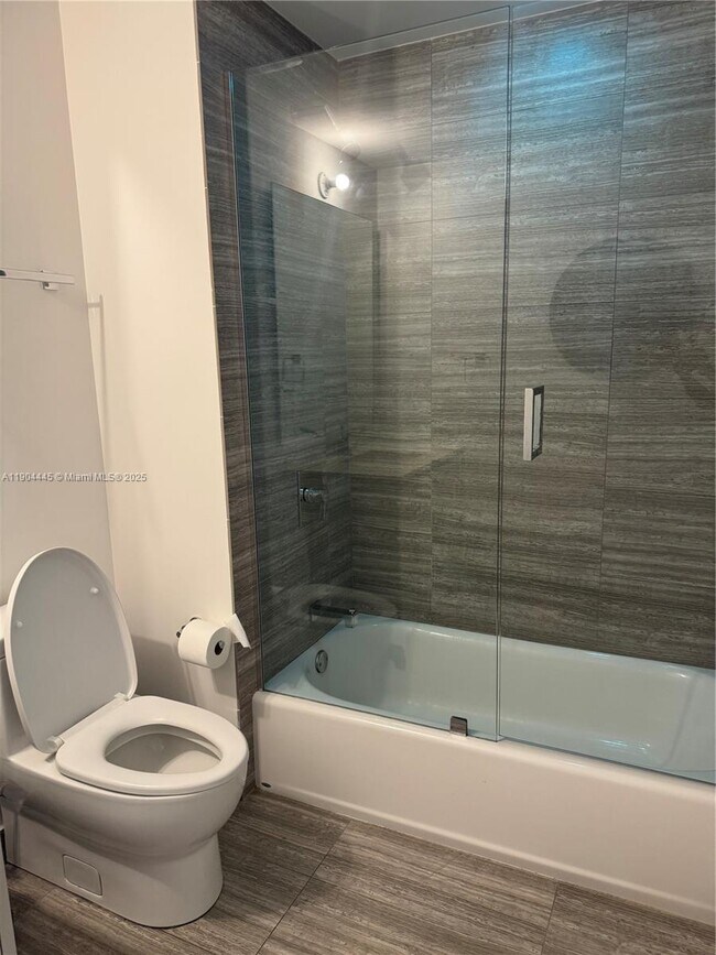 Building Photo - 1010 Brickell Ave