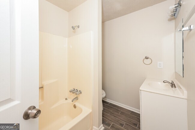 Building Photo - 491 Pennybrook Dr