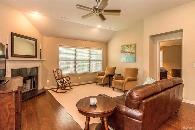 Building Photo - 9625 Gunnison Dr