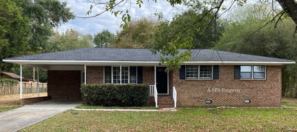 Building Photo - 194 Clairmount Dr SE