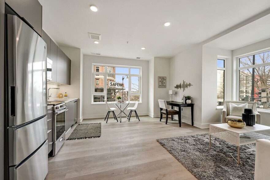 Primary Photo - 3831 Georgia Ave NW