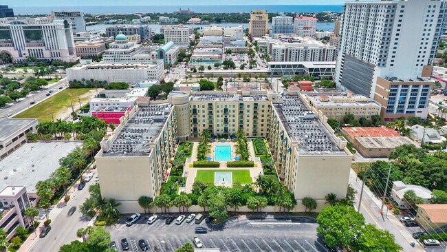 Building Photo - 610 Clematis St