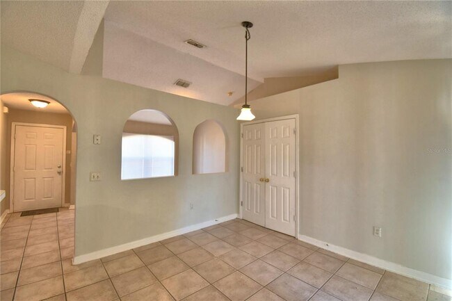 Building Photo - 1060 Dudley Dr