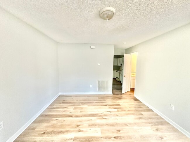 Building Photo - 453013001