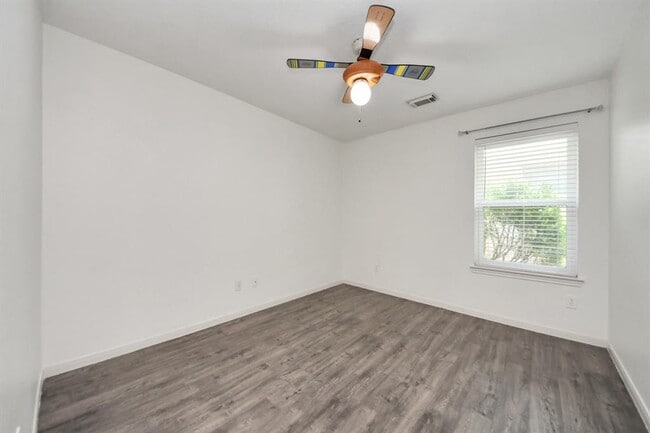 Building Photo - 21630 Live Oaks Spring Dr