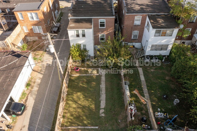 Building Photo - 3248 Delor St