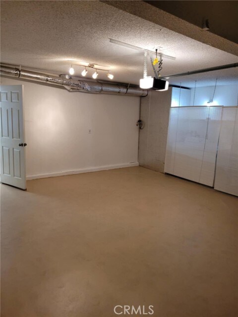 Building Photo - 2452 Chandler Ave