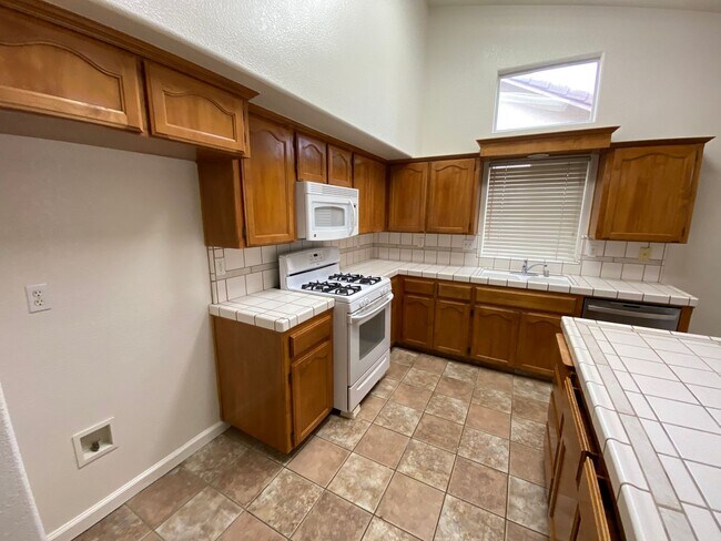 Building Photo - Coming soon, Beautiful Home located SE Visalia!