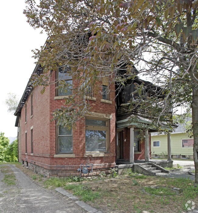 Building Photo - 500 W 24th St