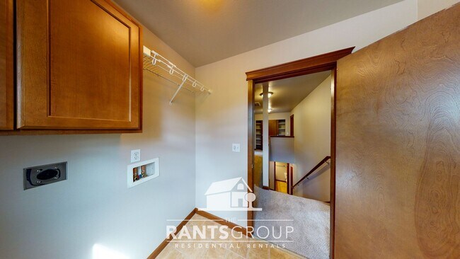 Building Photo - Spacious and Versatile Home in Sought-Afte...