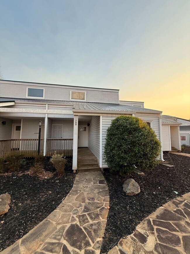 Building Photo - Lakefront Living at Fairfield Plantation