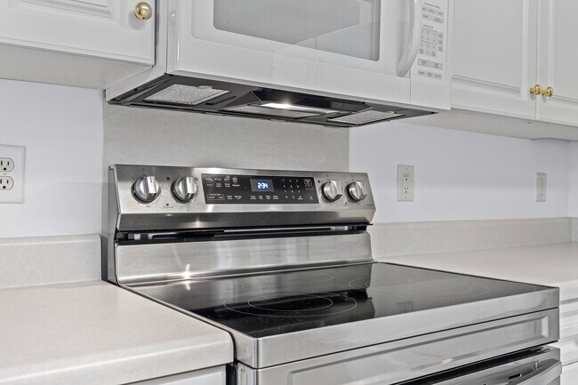 Building Photo - Beautiful 3-bed, 2 bath home in Hallmark G...