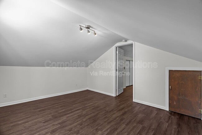 Building Photo - 8026 Wynwood Dr