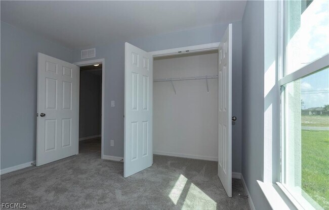 Building Photo - 1400 SW 1st Terrace