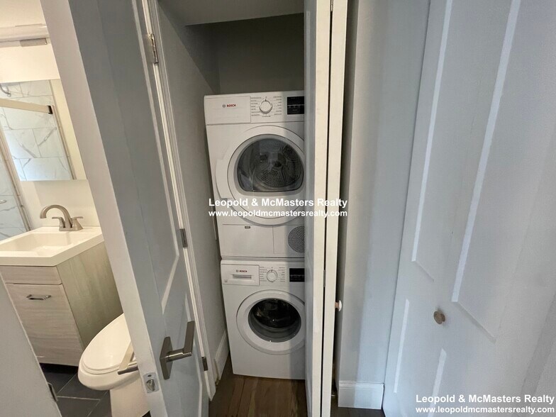 Building Photo - 15 Park Dr