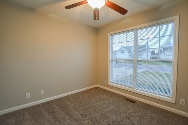 Building Photo - Pet Friendly Three Bedroom!