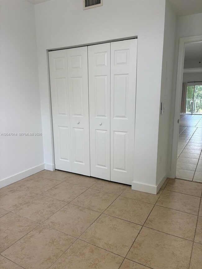Building Photo - 2080 Greenview Shores Blvd