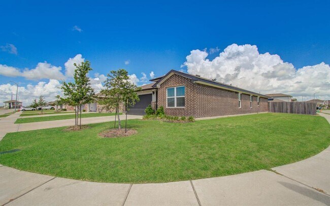 Building Photo - 14543 Rain Tree Dr