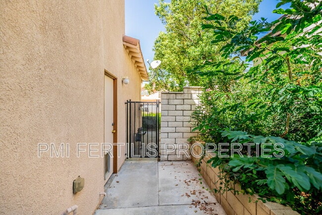 Building Photo - 5055 St Albert Dr