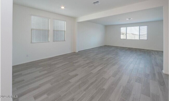 Building Photo - 7255 N 125th Dr