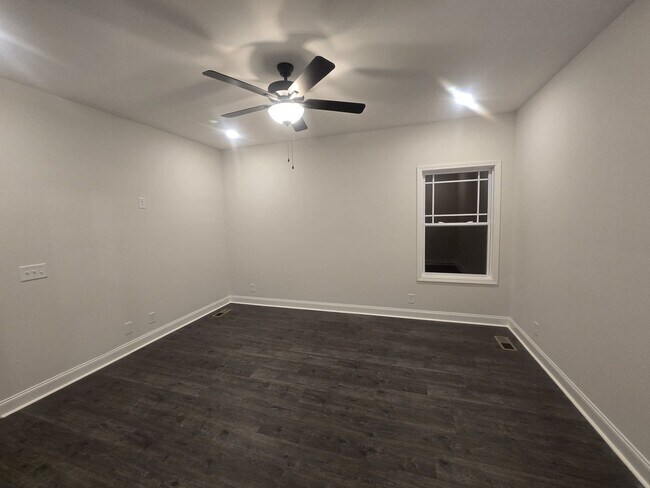 Building Photo - 509 N Halifax Ct