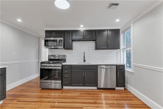 Building Photo - 382 Orms St