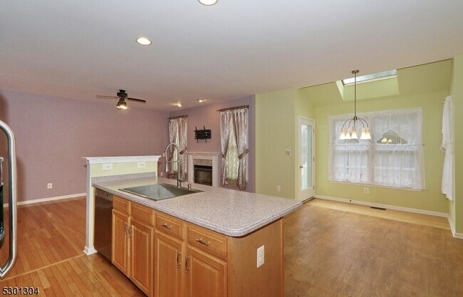 Building Photo - 67 Patriot Hill Dr