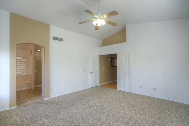 Building Photo - 3Bed/2Bath House at Greenway/Litchfield! J...