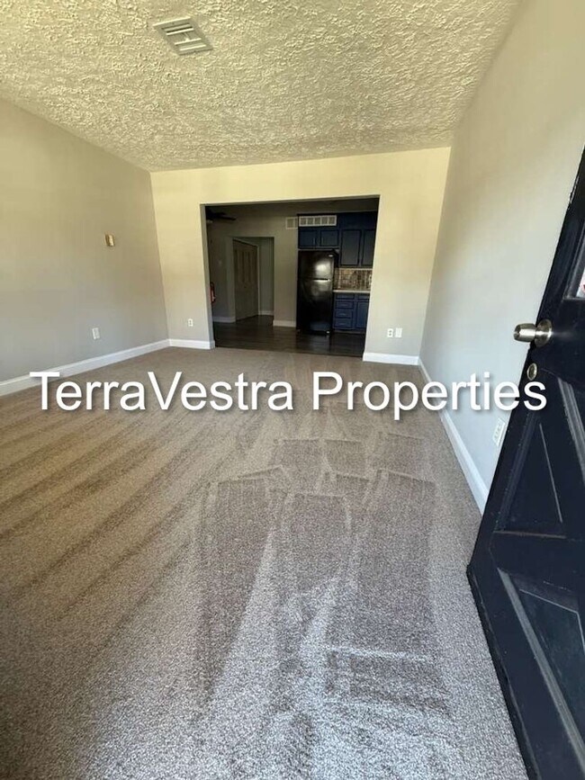 Building Photo - 108 N 8th St