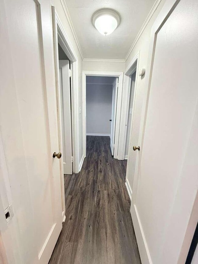 Building Photo - Spacious and beautifully updated 3-bedroom, 1.5-bath