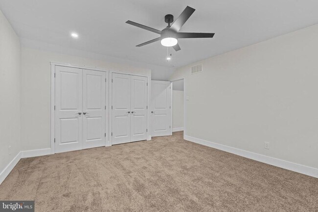 Building Photo - 480 Yale Dr