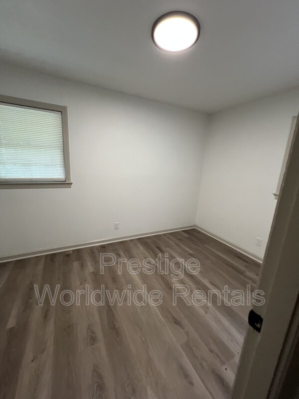 Building Photo - 2104 Wellborn Dr