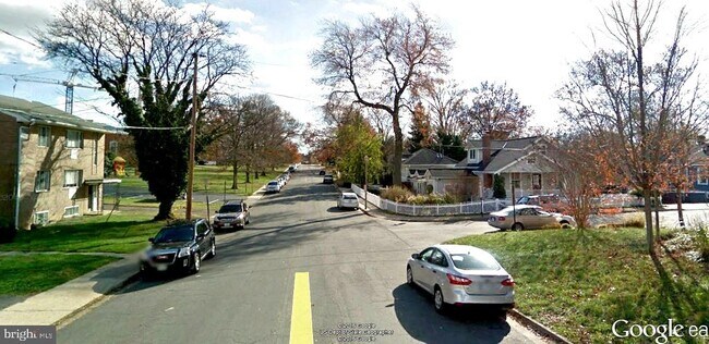 Building Photo - 701 N Vermont St