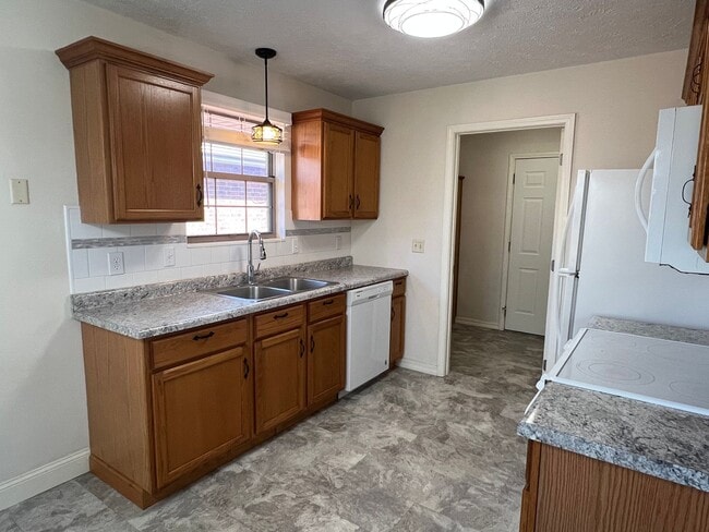 Building Photo - All Brick 3 Bedroom, 2 Bathroom near Twin Oaks