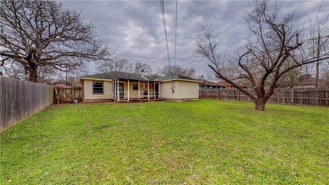 Building Photo - 1107 Braeswood Dr