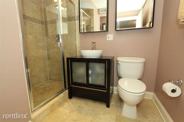 Building Photo - 807 W Lill Ave