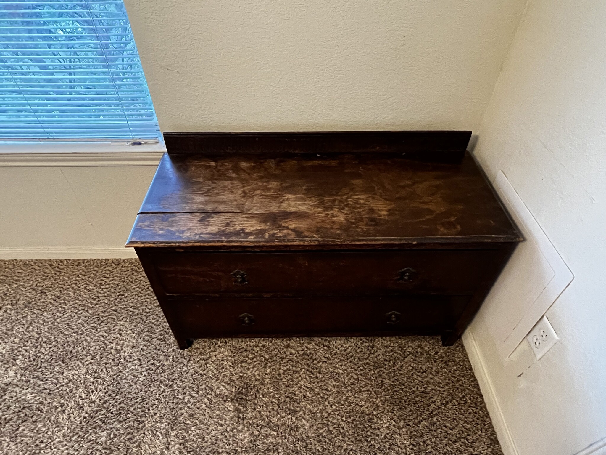 Dresser - 521 Southwest Pky