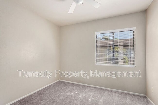 Building Photo - 832 W Laguna Dr