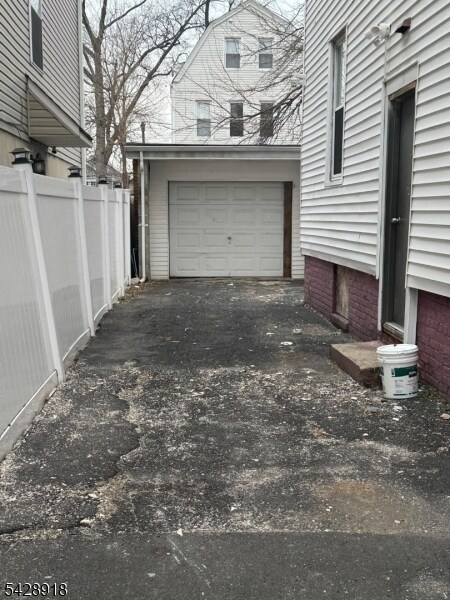 Building Photo - 55 Schley St