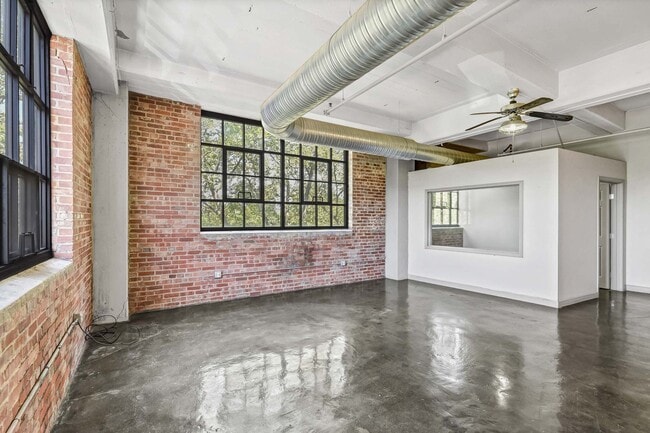 Building Photo - Hyacinth Lofts